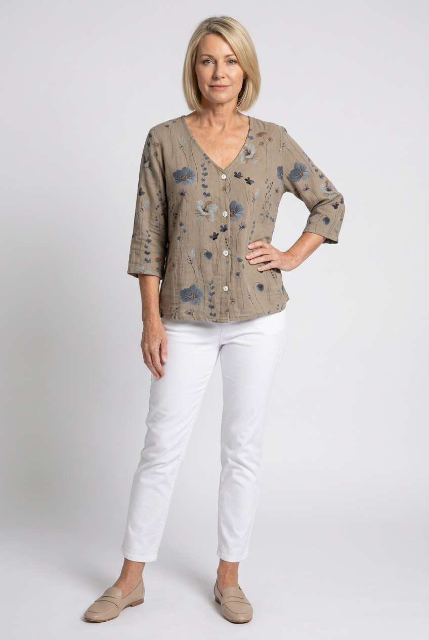 Blusa feminina floral decote V manga três quartos caimento solto
