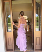 Vestido longo de cerimónia com folhos horizontais e decote halter, comprimento maxi